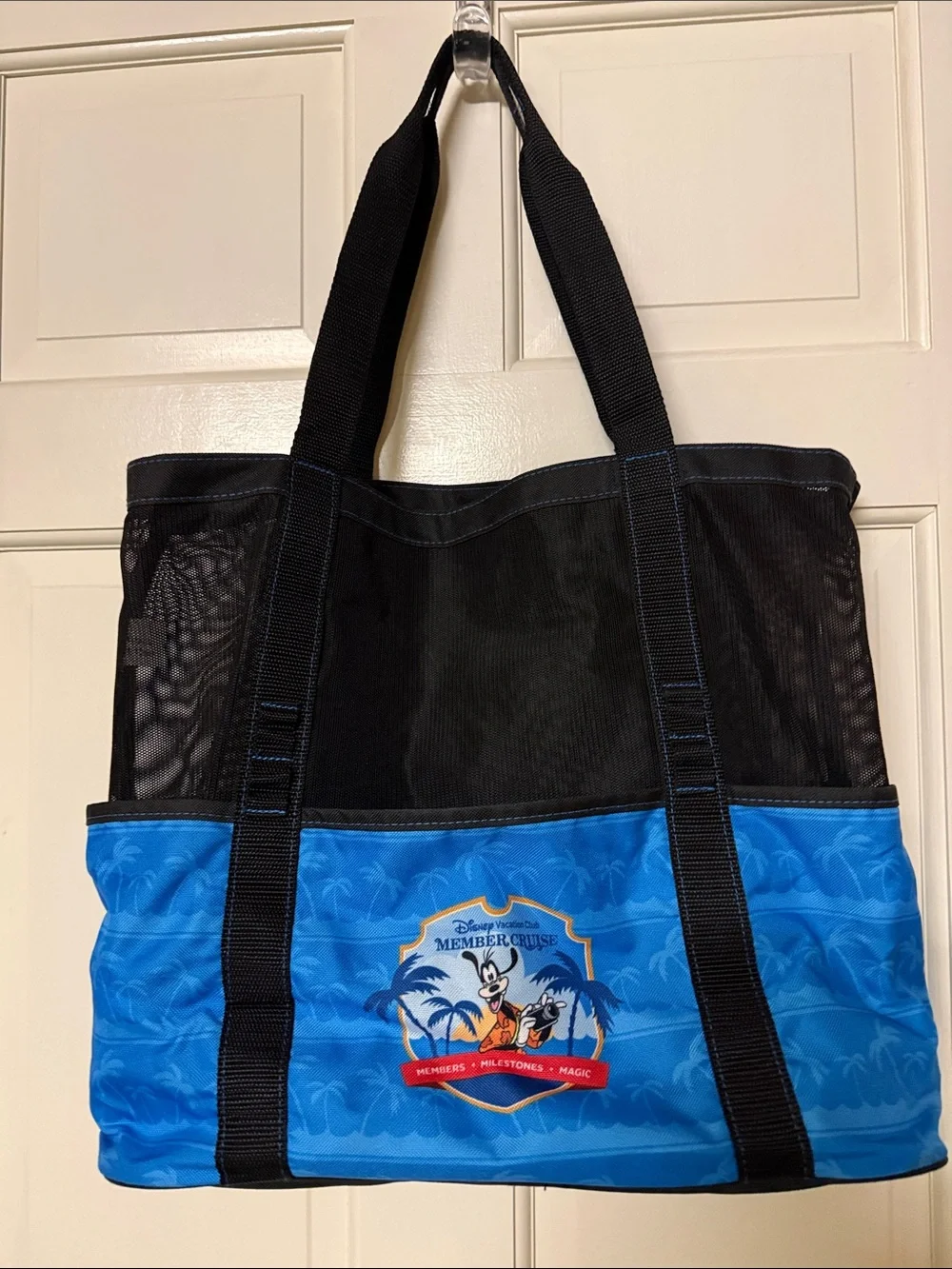 Disney Cruise Member Cruise DVC Blue & Black Tote Bag mesh upper, pool bag Goofy